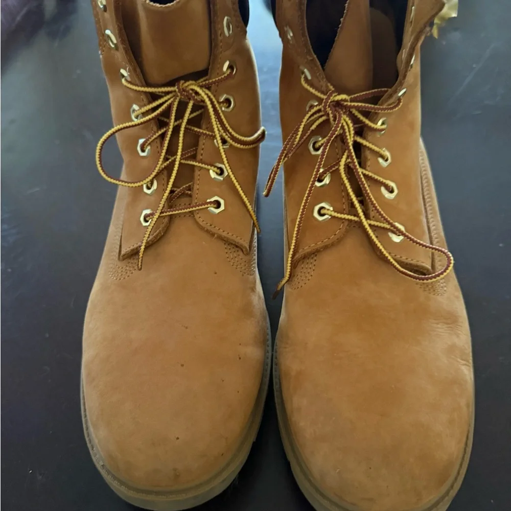 Timberland Tan Suede Boots with Rugged Sole Like New Men’s 13 - Picture 3 of 4